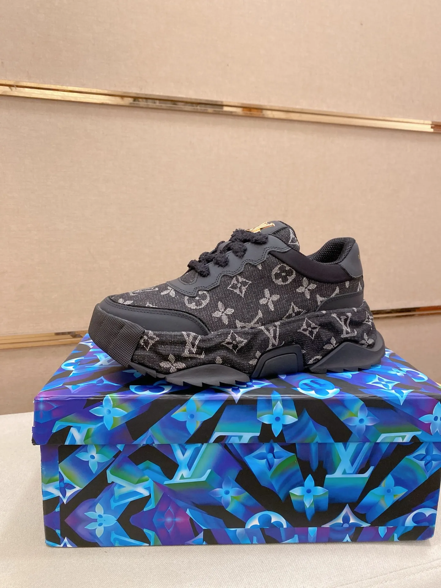 Factory price 600💰 Louis Vuitton (Louis Vuitton/lv) official website 1:1 copy 👊🏻Upper 🇮🇹Imported cowhide🇩🇪Lining imported breathable mesh lining. The original outsole is molded to reflect the identity of every man, and the upper foot is elegant and stable🚶🏻🚶🏻The high-end custom counter original replica📯The shoe last remains unchanged regardless of wind and rain, and can withstand the verification of time🔍️,🔵 Size: 39-45. Can be customized 38-46 non-refundable and non-exchangeable!